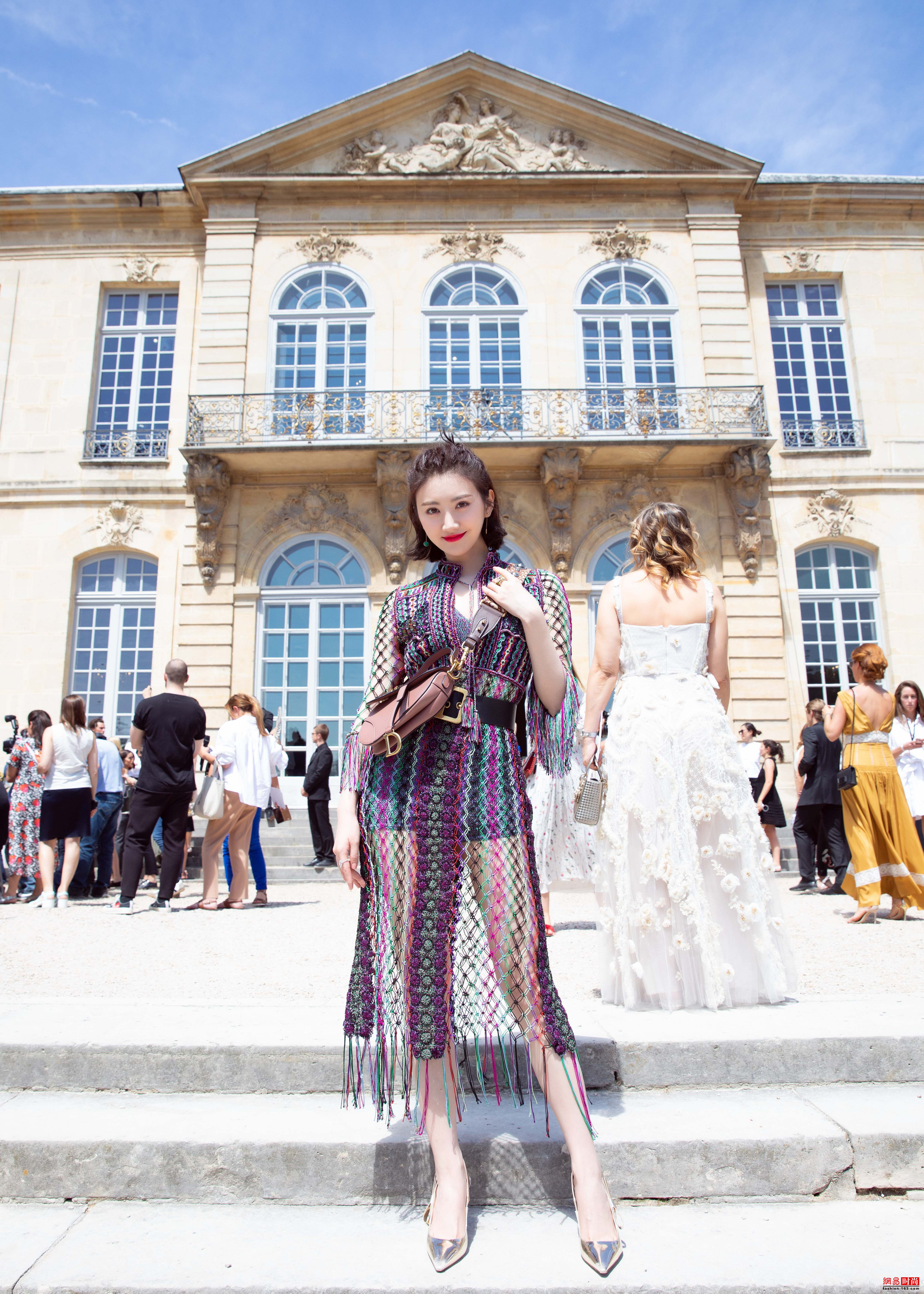 景甜身材好有料 雪白肌肤大长腿