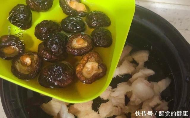  『女人』皮肤差不用怕，女人常吃此菜，养颜嫩肤又养血，皮肤越来越好了！