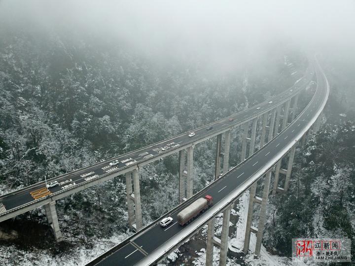 天堑变通途！雅西高速让你体验车在云边行