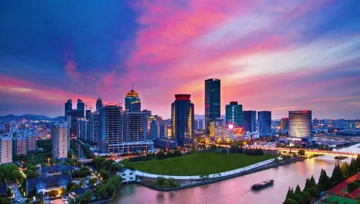  「gdp」我国地级市十强, 其中2城GDP过万亿, 这4市未来发展潜力