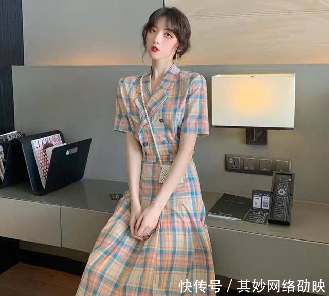 『气质』女生无法抗拒的裙装穿搭分享!学院风超气质,秒变元气时尚女孩