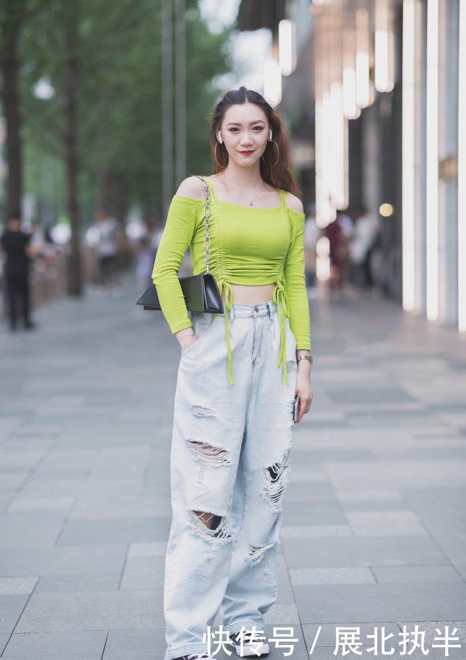 「 选择」哪个才是你选择女朋友的标准,街拍:身材与颜值