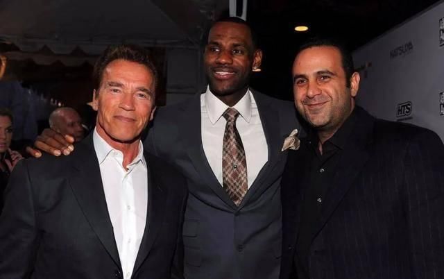  [动作明星]叫施瓦辛格“扮女人”“生孩子”，这部电影真笑出了我的八块腹肌