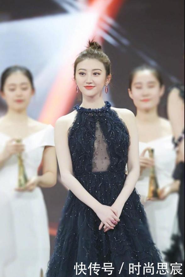 鞠婧祎为博眼球，在胳膊上罩层纱，没想到遇上了景甜！