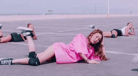 杨紫的脸整得那么美，腿却又短又粗，像身材走样的大妈！