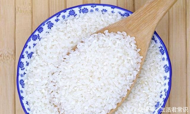 放在厨房:大米最“忌”储存在这3个地方,教你5招,大米放上一年都不会坏