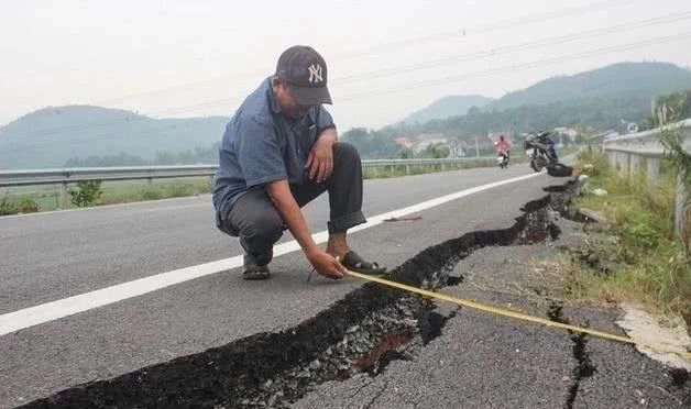  「高速」越南国家级高速公路才投入一年，部分道路就开裂，被质