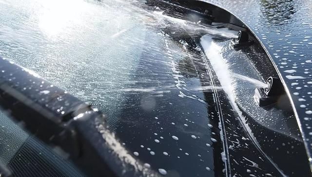  【更换】寒冬到来，两种汽车玻璃水不要买更不要用，新手司机最