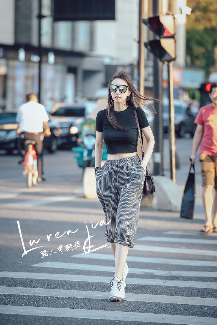 街拍重庆:长得好看的女孩，是怎么穿搭的，参考这六位!