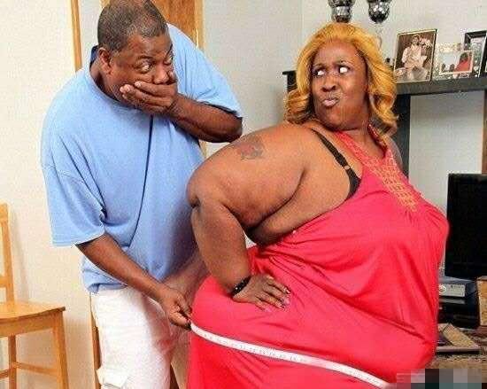 惊奇!英女子臀围2.36米,老公赞其性感,变身网红挣钱不减肥!