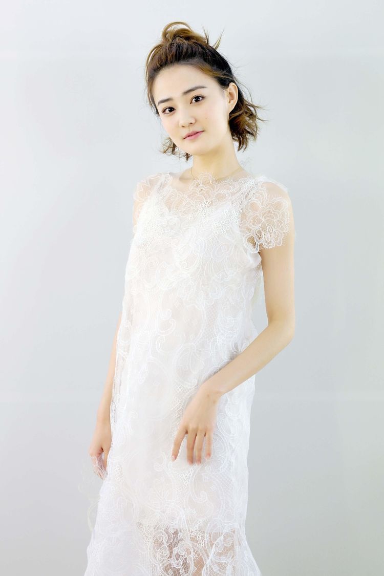 徐璐为了出名真是拼，高跟鞋都穿成骆驼了，网友：这双脚看着都疼