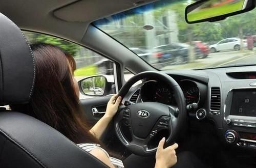  「老司机」开车遇到窄路怎么办？老司机教你4招，新手司机也能安