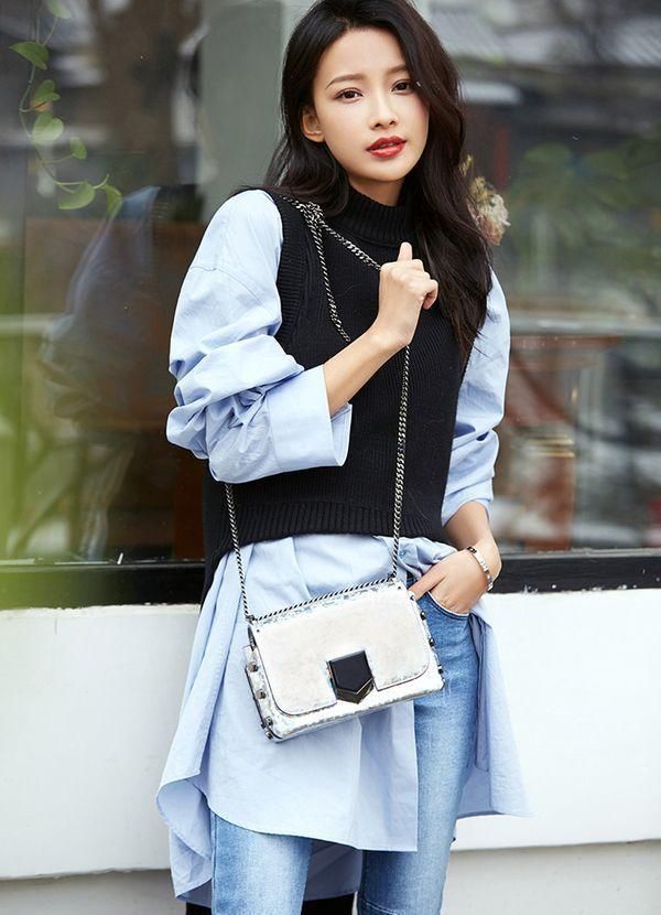 孙怡这斜挎包真个性!比手掌都小，到底用来装什么的?