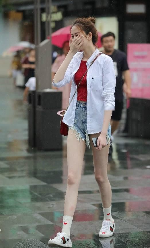  【白鞋】纯色袜配不起古驰小白鞋，只有“甜心袜”有资格，看了少女心炸裂