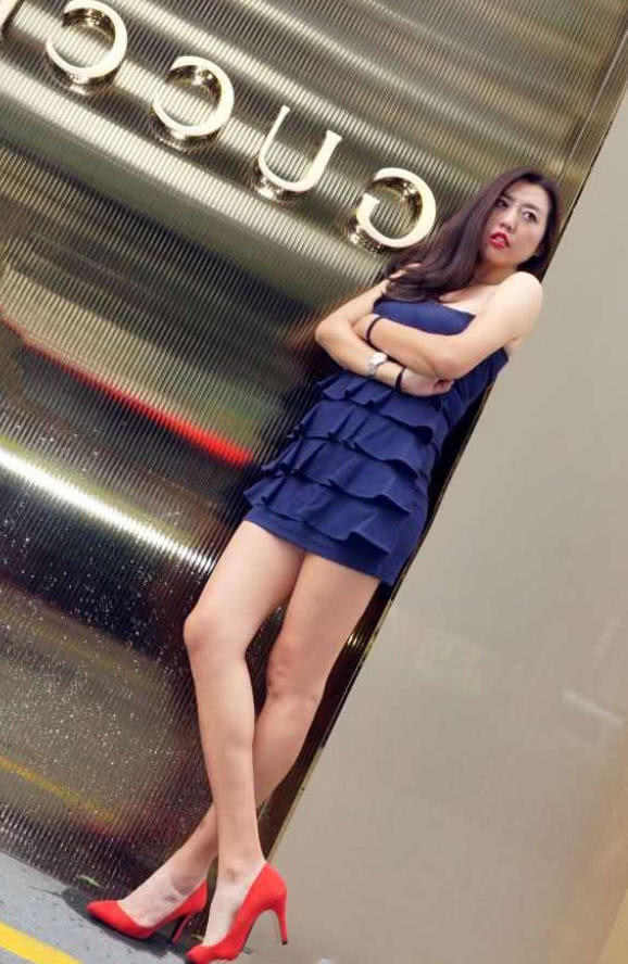 微胖小姐姐紧身裙到处都是勒痕,珠圆玉润的翘臀值得一看,吸睛无