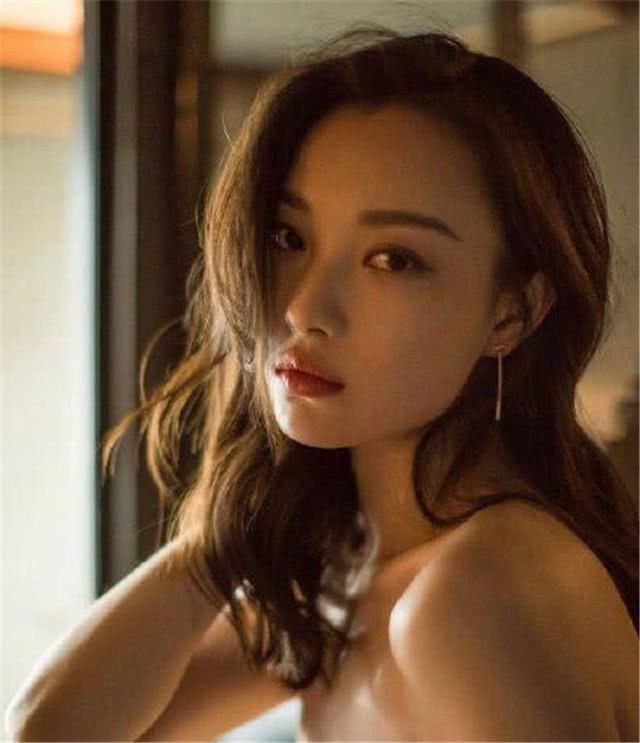  『女生』脸上有这3个特征的女生，属于难得的“高级脸”，中1个颜值都不低
