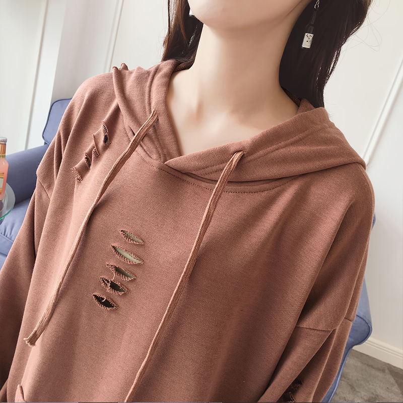 20几岁的姑娘，去年的卫衣别穿错了，今年流行这种慵懒风