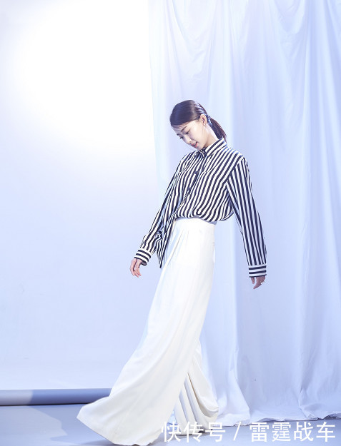 她与杨幂是同班同学，多次登上春晚舞台都不红，美人让人心动