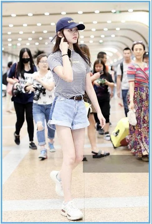 林允是瘦了多少?小蛮腰筷子腿统统再现，网友:美了不止一个高度