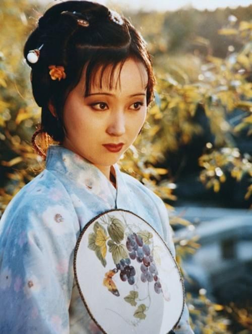 『老照片』陈晓旭老照片,一生未走出林黛玉的角色,病重时剃度出家