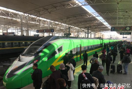  复兴：动力集中型复兴号动车组首次亮相东北地区