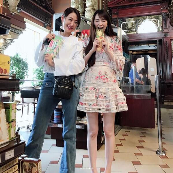 吴佩慈穿碎花裙久违晒照 白皙大长腿抢镜