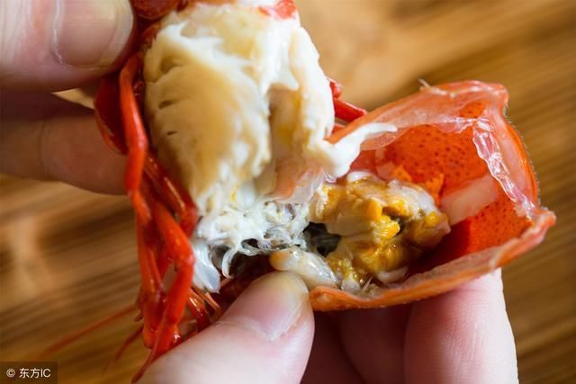 吃小龙虾吃出人命是真的！医生提醒你，这个部位不要吃