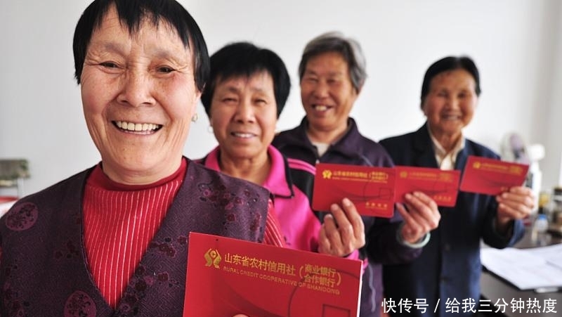  明年：养老金迎来十五连涨，明年会继续增涨吗？养老金增涨跟那