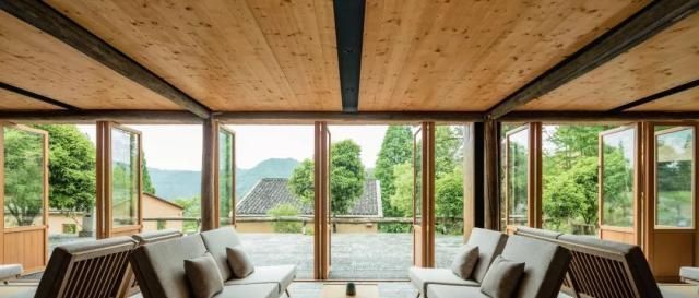 他在浙江大山里租6间房，花1500万装修，被村民嫌：太普通