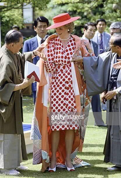 戴安娜王妃引领时尚，成为英国优雅之星，穿上和服美的不可方物