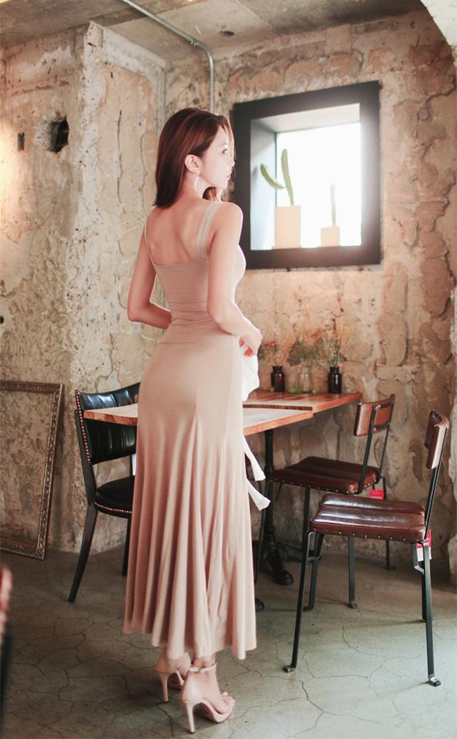 街拍：紧身简约搭配，小姐姐风格不一，总有一款适合你