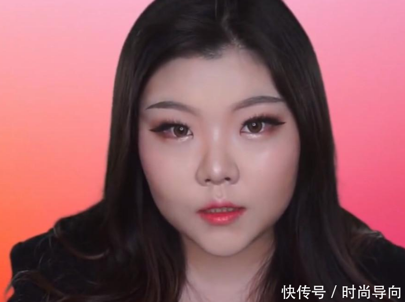 被嘲“大饼脸”的女孩化妆后比迪丽热巴都美