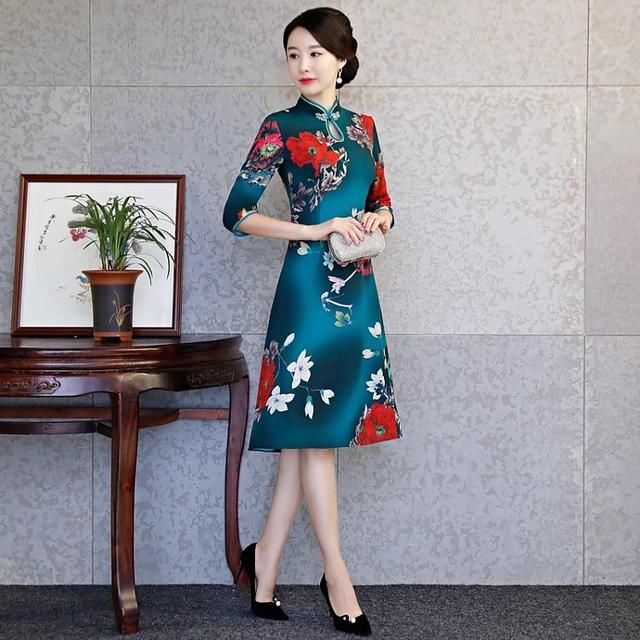 名花倾国两相欢，旗袍以优雅姿态绽放万种风情！