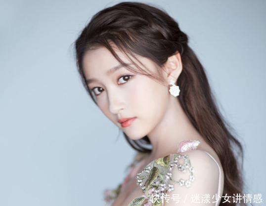鹿晗、关晓彤分手《甜蜜暴击》制作人出面辟谣他们一直很恩爱