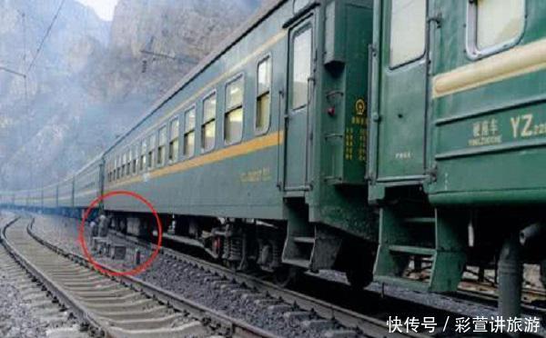  「列车长」火车上的厕所是直通轨道，难道不会污染环境吗？列车