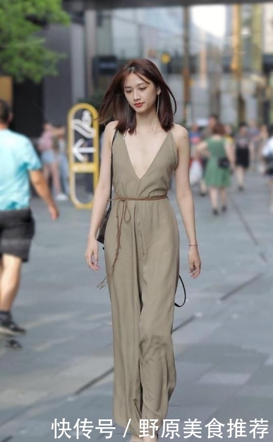 连体|吊带连体裤搭配高跟凉鞋,时尚又性感的风格,搭配出女神般的气息