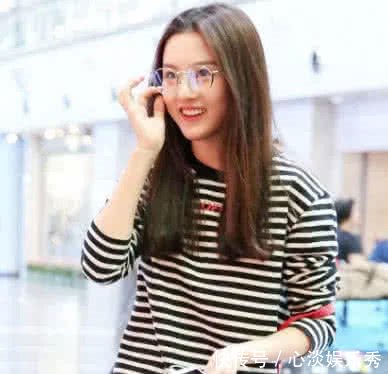 女星秀“美腿”,程潇呆萌,王子文“穿裙子”,戚薇最美!