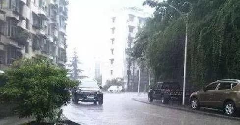 大规模暴雨马上杀来！还有雷暴+大风+降温！