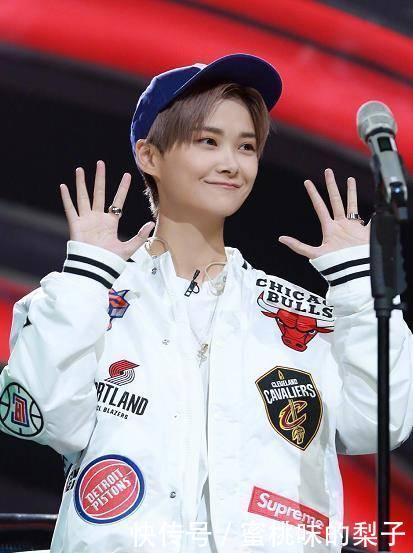 明日之子再闹乌龙，李宇春险被男子强吻，网友：安保工作真差劲