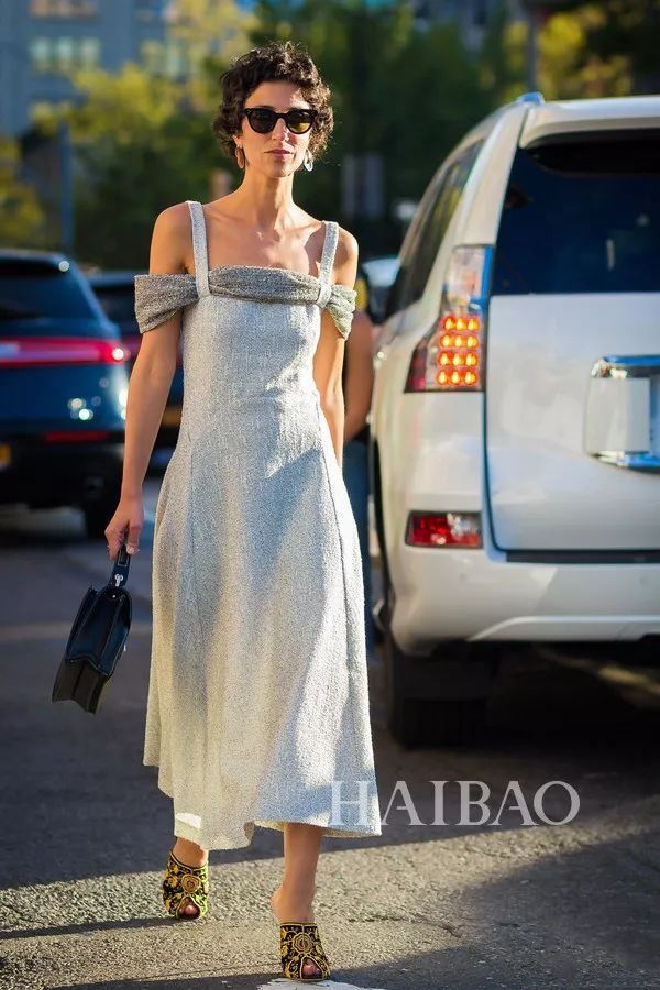 厉害| 今年最最最流行的小方领，时髦的同时居然还能显脸小!