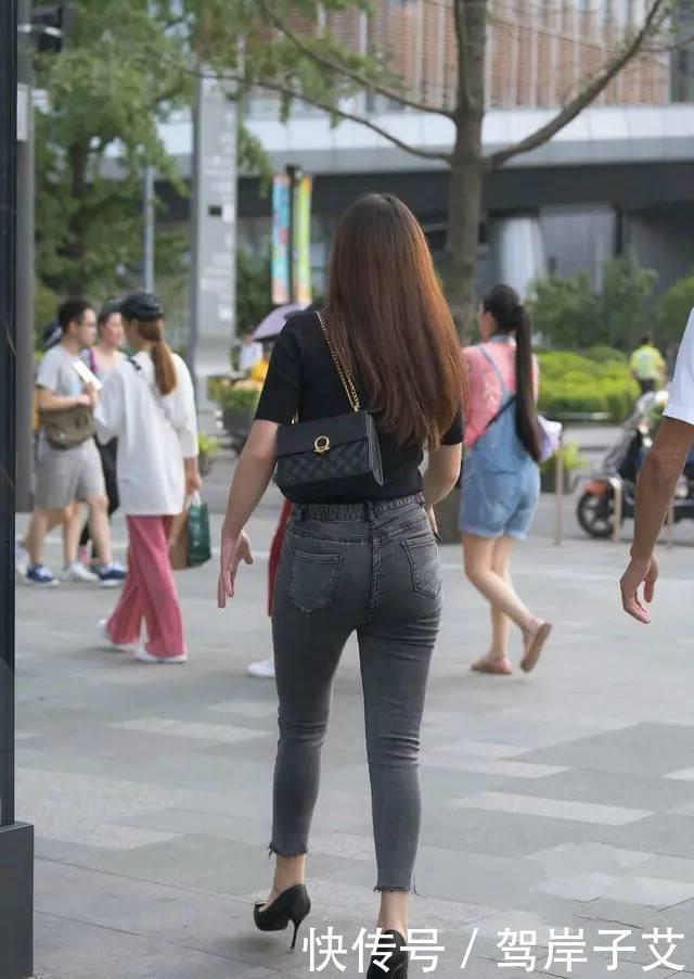 时髦|牛仔裤不能乱穿,一不小心穿成“五大三粗”,跟着穿显瘦又时髦!
