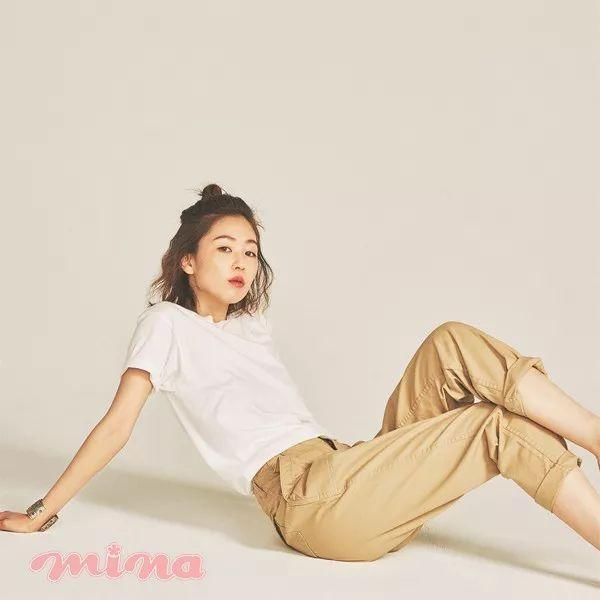 推荐给穿不惯衬衫、吊带衫的MM 12种令人秒变时髦的基础款白T穿衣