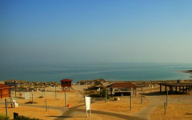 世界最低的湖泊,人们能在海面漂浮却禁止游泳,被称作世界的肚脐