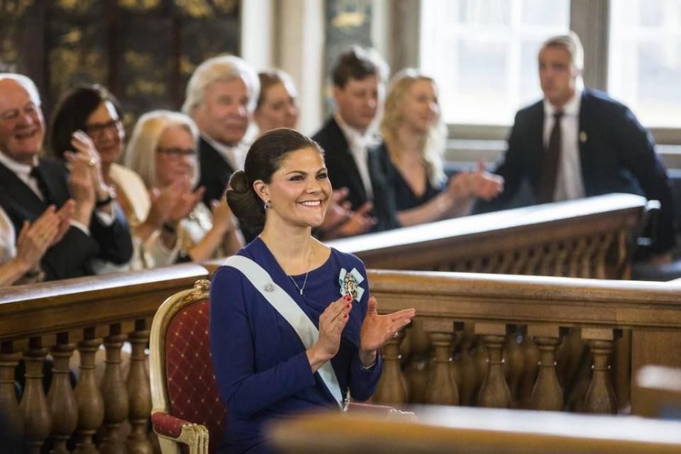 这条裙子，让伊万卡特朗普和整个欧洲王室都为之着迷