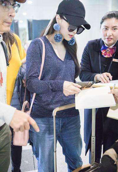 变瘦范冰冰机现身机场，网友：李晨厉害喽!