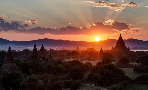 隐匿在东南亚的秘境，在这座古城里看次日出，就仿佛进入童话！