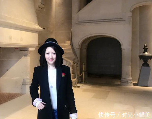 47岁杨钰莹为何被称为不老女神？一袭蓝色连衣裙，17岁的感觉
