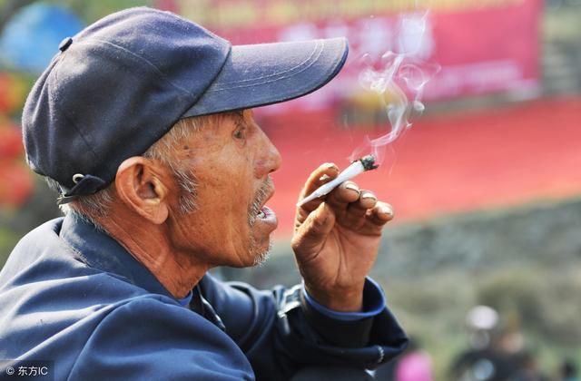 农村户口是越来越值钱了吗？老大爷说出来的三句话让人无语。