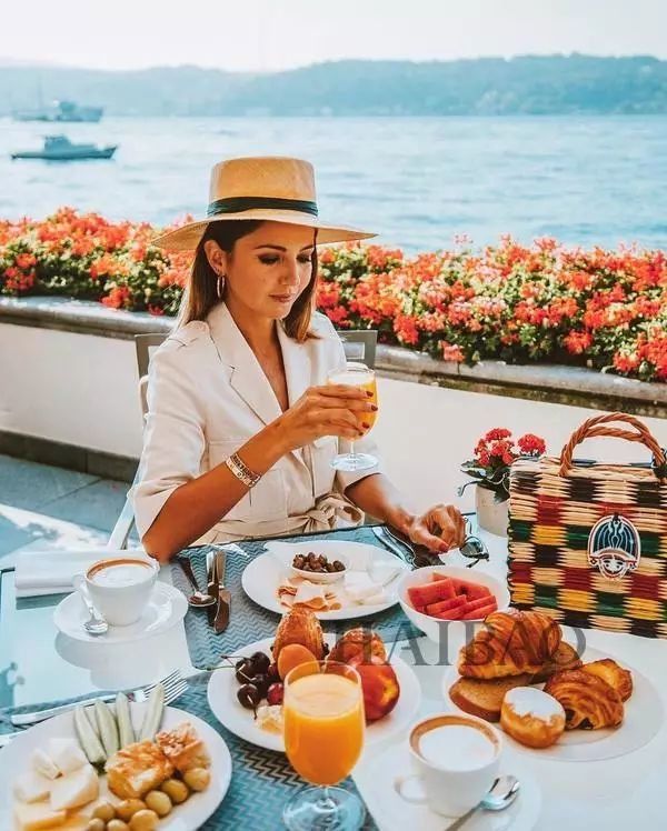 好看| 裙子和T恤才是女生开心的根本!就想天天这样穿去度假!