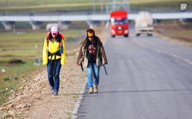 川藏线上遇到背包女司机为什么都绕着走?不是司机不厚道!